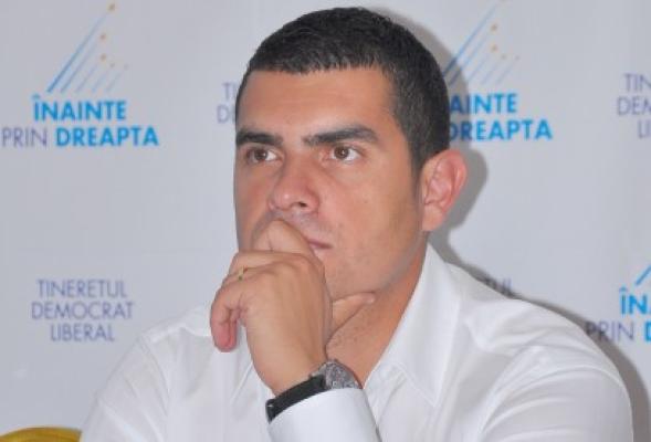 Tinerii pedelişti l-au aşteptat în zadar pe Băsescu